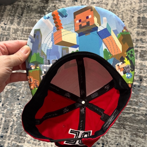 DC Minecraft Red Hat - Picture 4 of 5